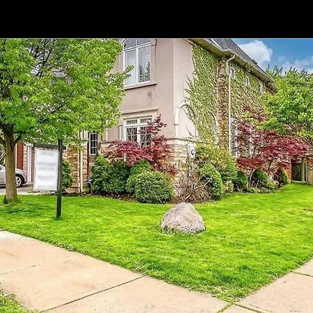 Cozy Apartment In Oakville , Ontario , Canada 외부 사진
